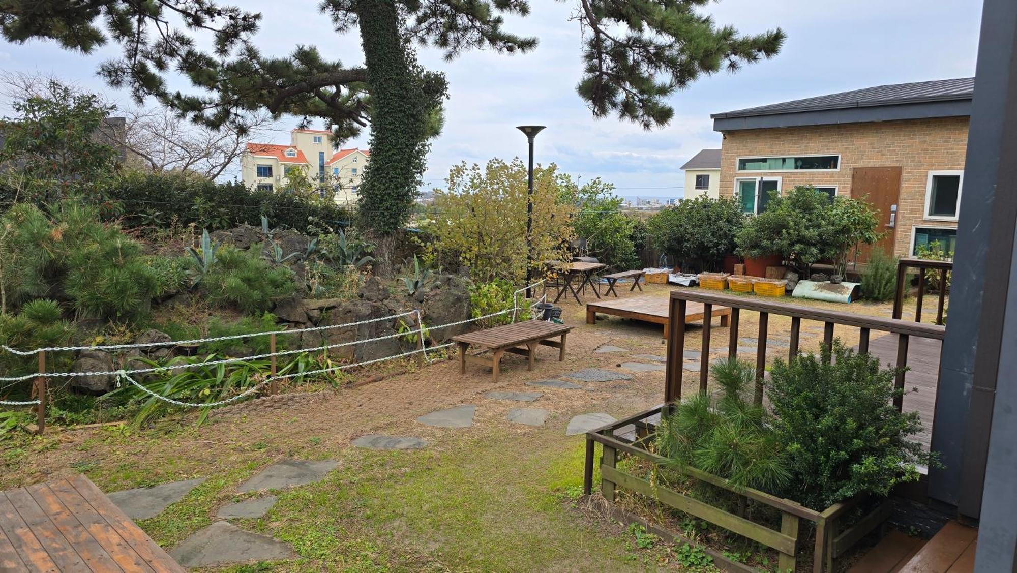 Wind Jeju Cafe & Pension Seogwipo Exterior photo