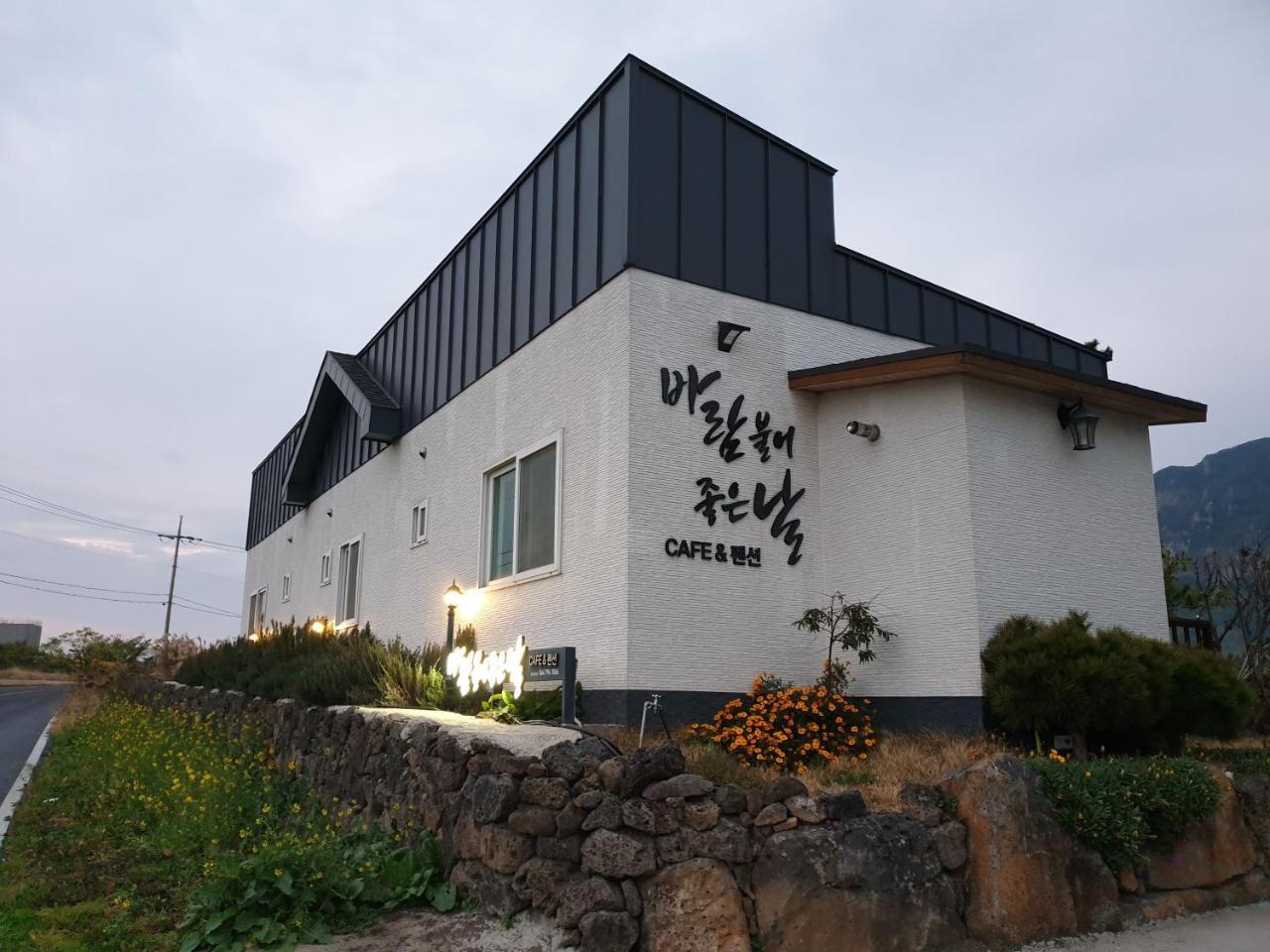 Wind Jeju Cafe & Pension Seogwipo Exterior photo