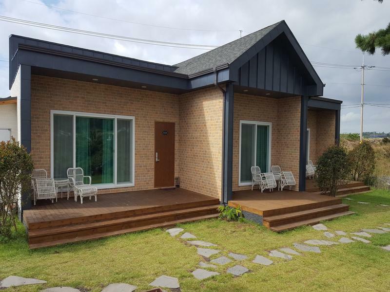 Wind Jeju Cafe & Pension Seogwipo Exterior photo